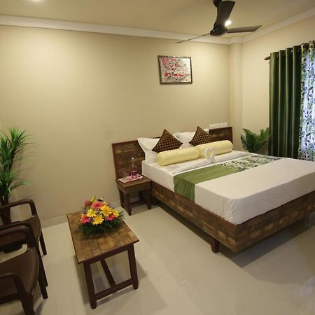Mirage Residency Hotell Kochi Exteriör bild