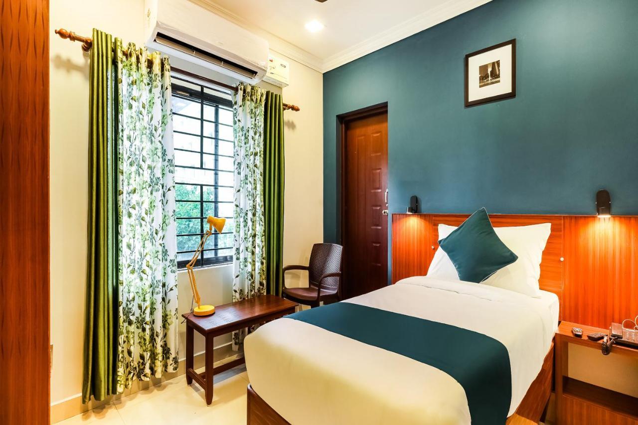 Mirage Residency Hotell Kochi Exteriör bild