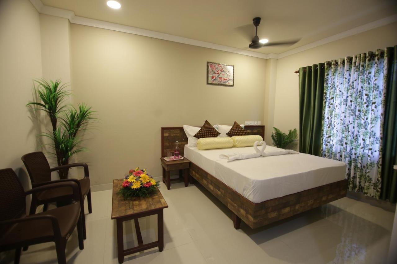 Mirage Residency Hotell Kochi Exteriör bild