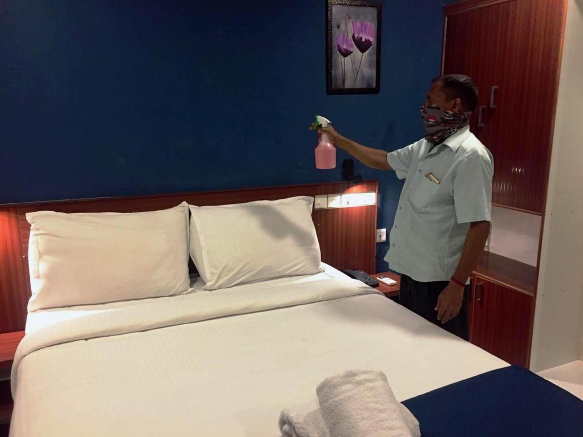 Mirage Residency Hotell Kochi Exteriör bild