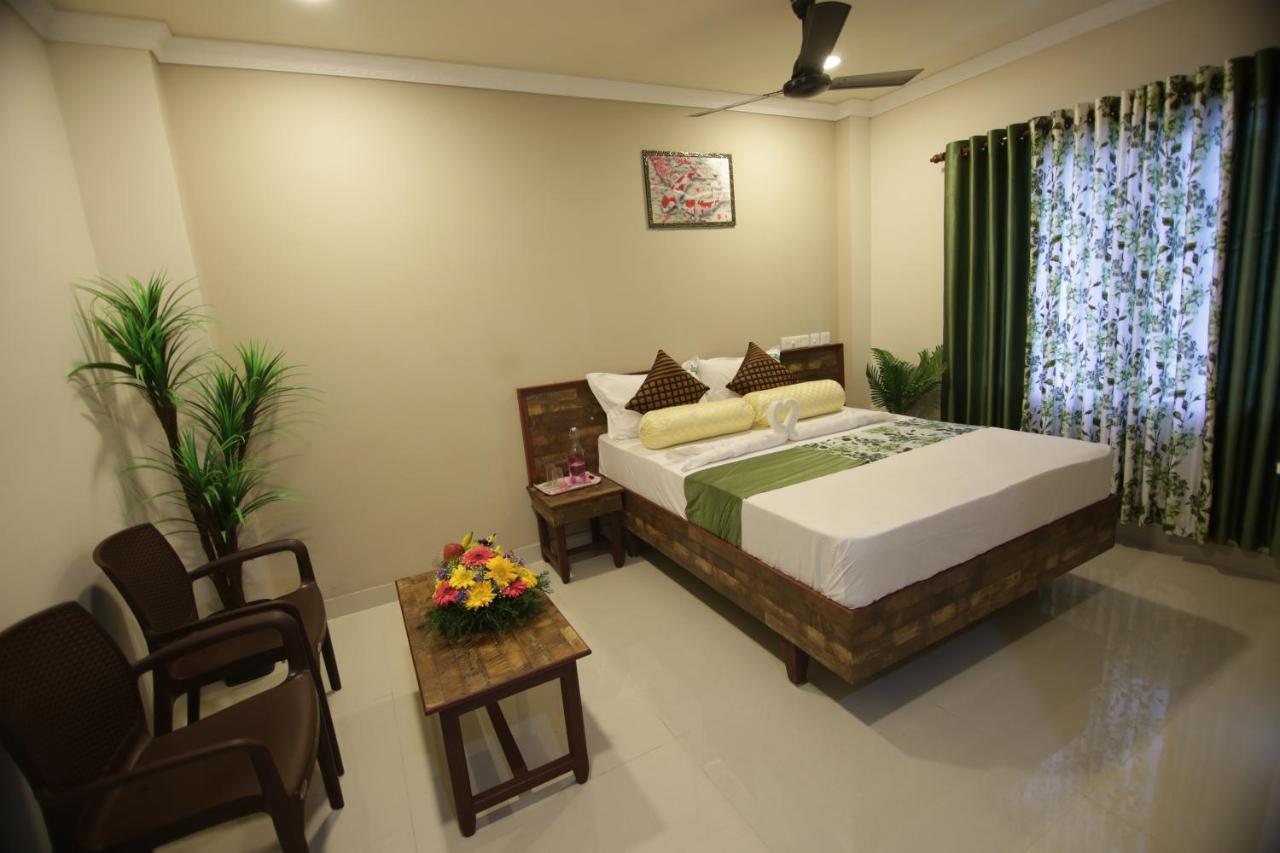 Mirage Residency Hotell Kochi Exteriör bild